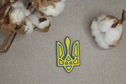 Значок "Тризуб" жовтий